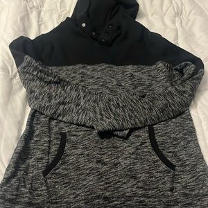 Men’s Express hooded light weight pullover, size Medium